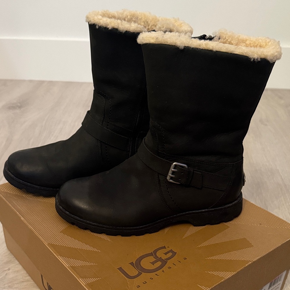 UGG Black Boots with Cream Shearling
